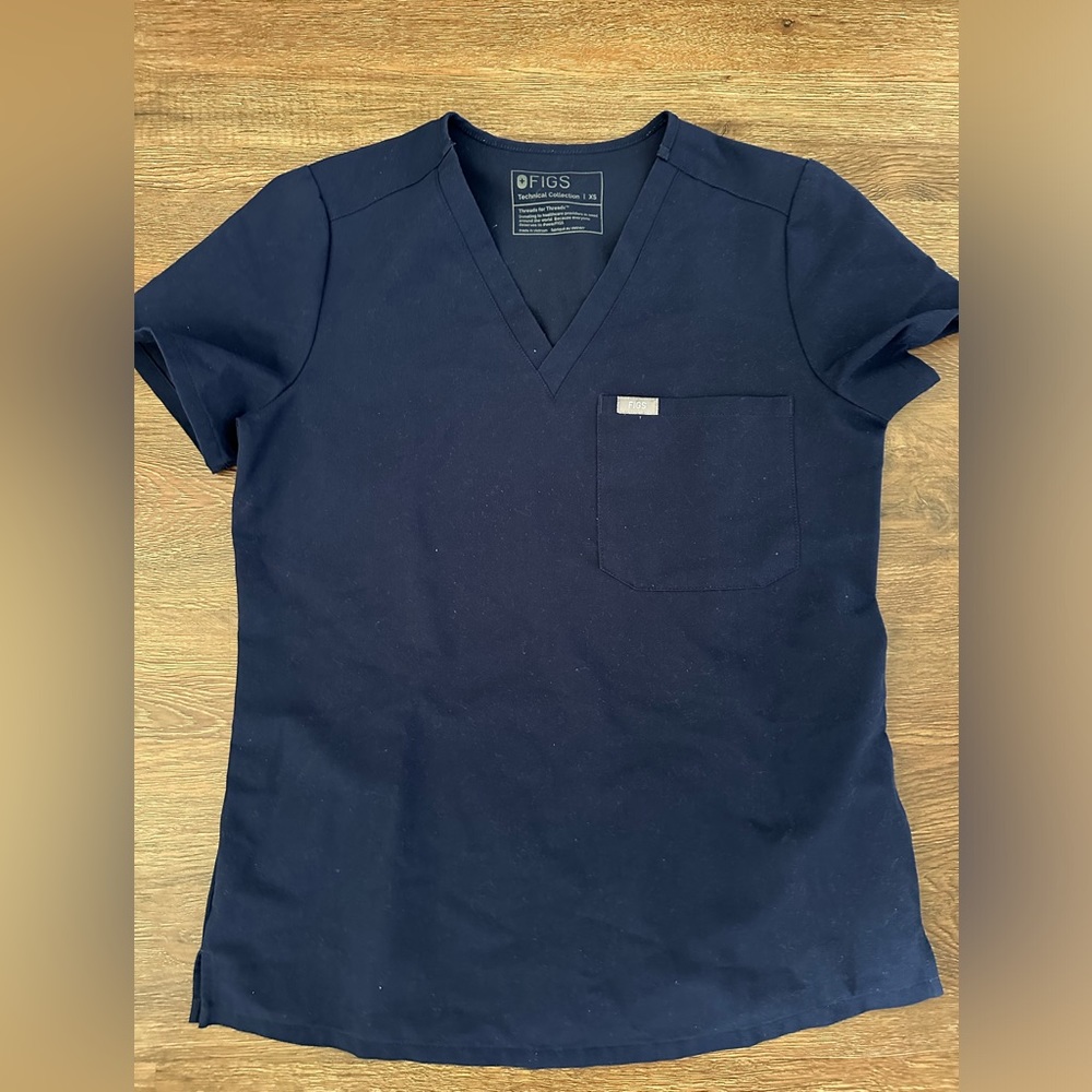 Figs navy top xs
